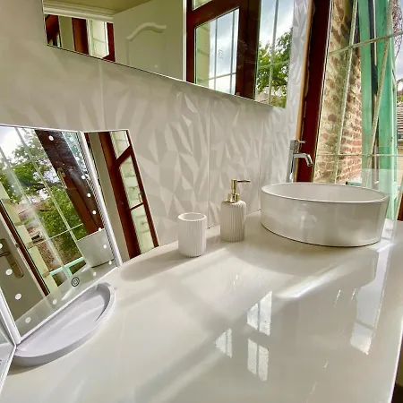Apartamento De 2 Pieces Avec Balcon Centre *