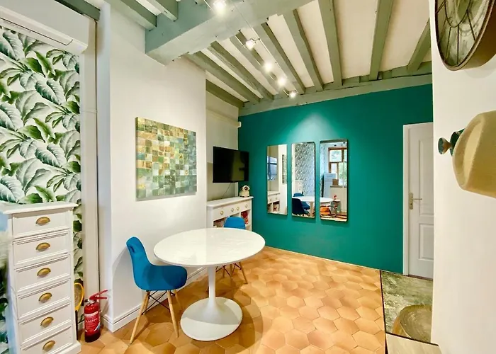 Appartement De 2 Pieces Avec Balcon Centre